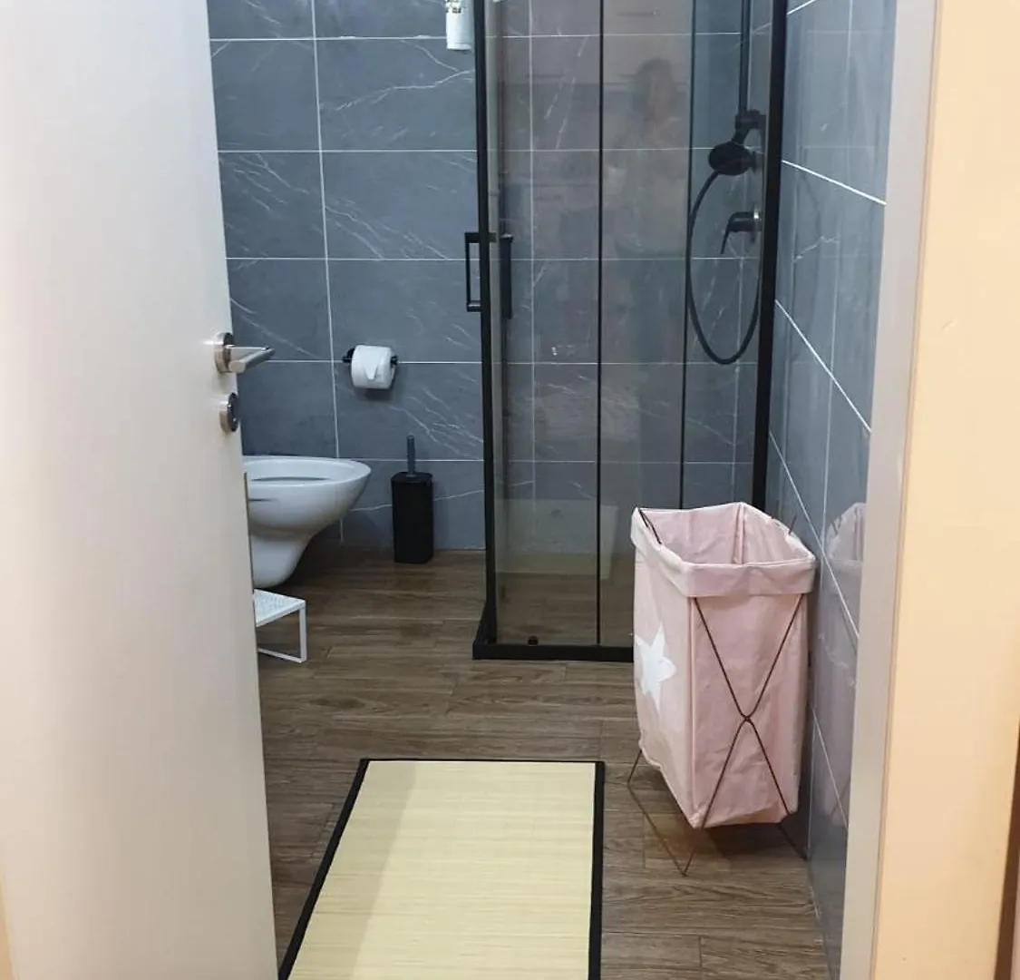 Lela'S Studio Durres 0*,